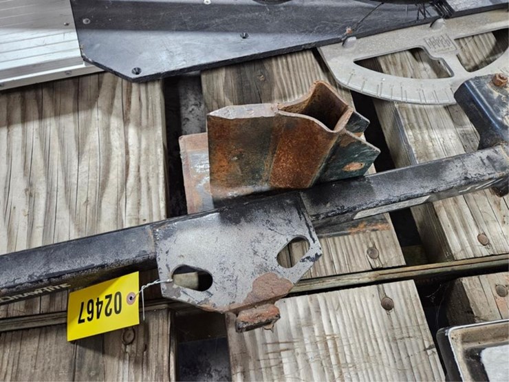 #2467-•-receiver-hitch-&-jack-foot-plate-image-5