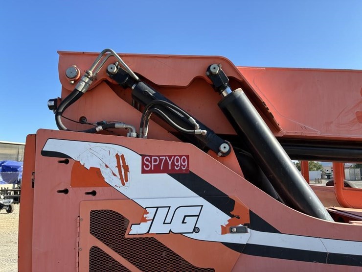 2013-jlg-8042-image-7