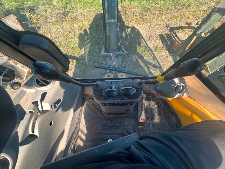 2004-volvo-bl70-image-28