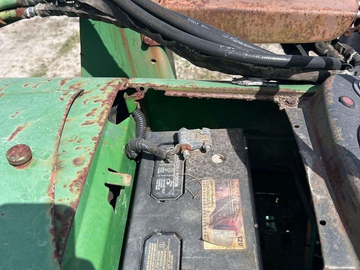 john-deere-2040-image-9