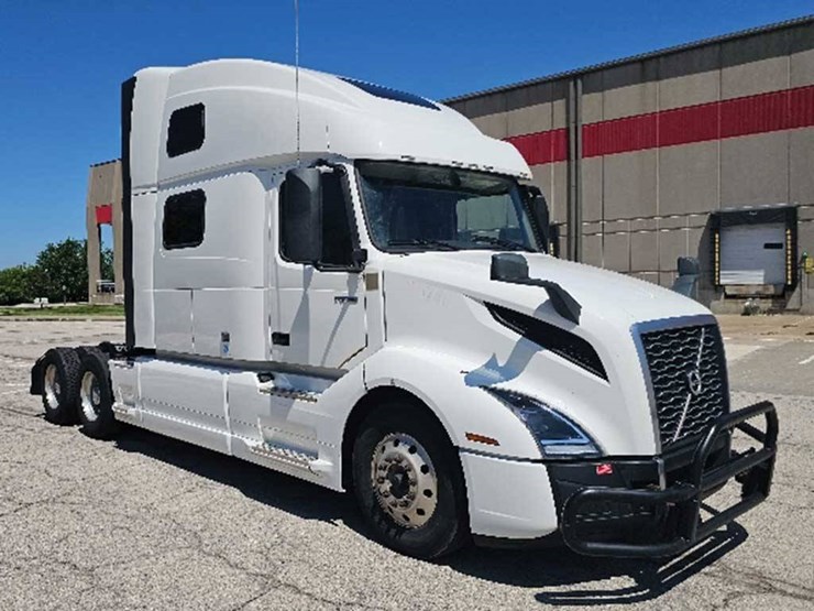 2023-volvo-vnl-860-image-1