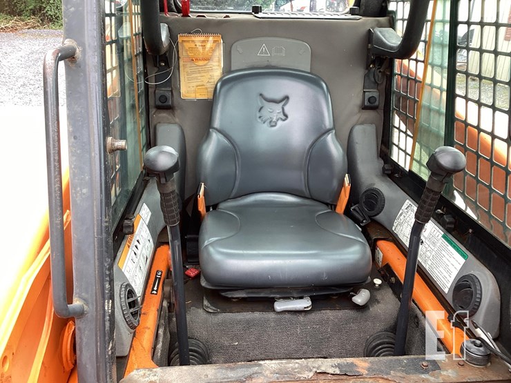 2005-bobcat-s220-image-12