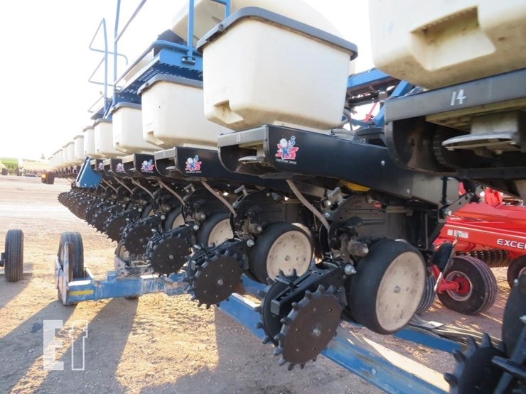 2011-kinze-3600-image-4