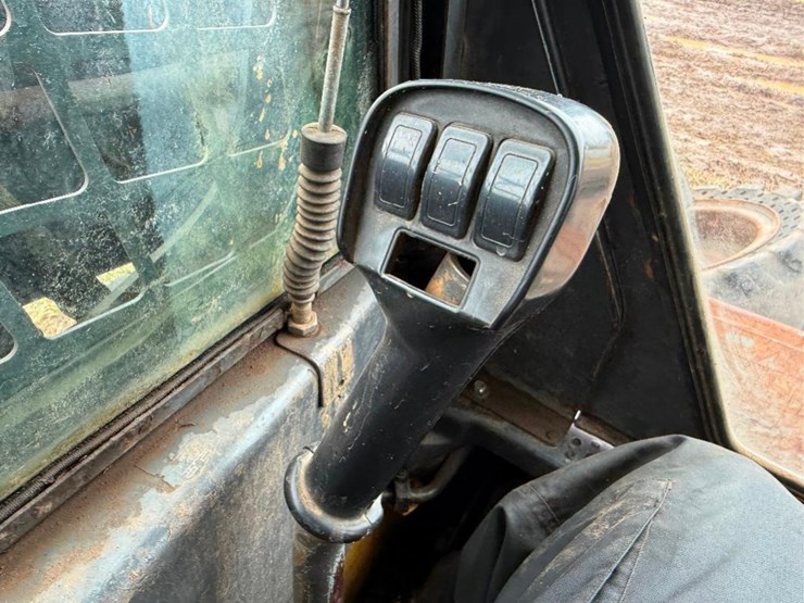 new-holland-ls185b-image-15