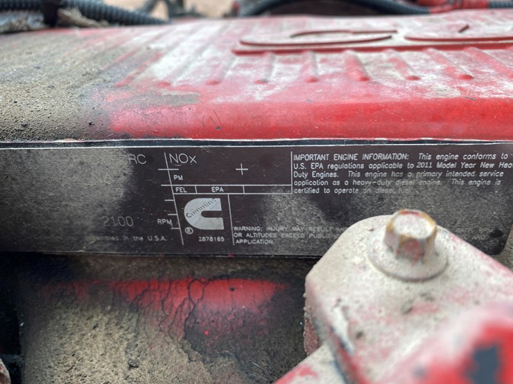 2012-peterbilt-384-image-17