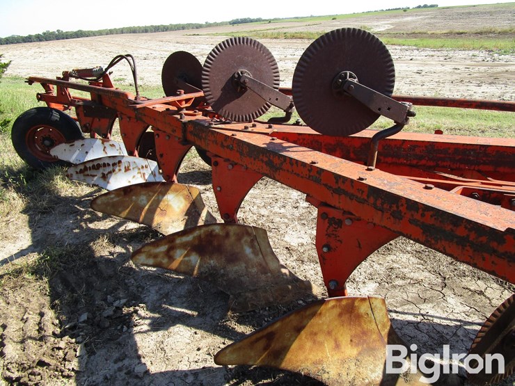 case-6x16-semi-mounted-plow-image-16
