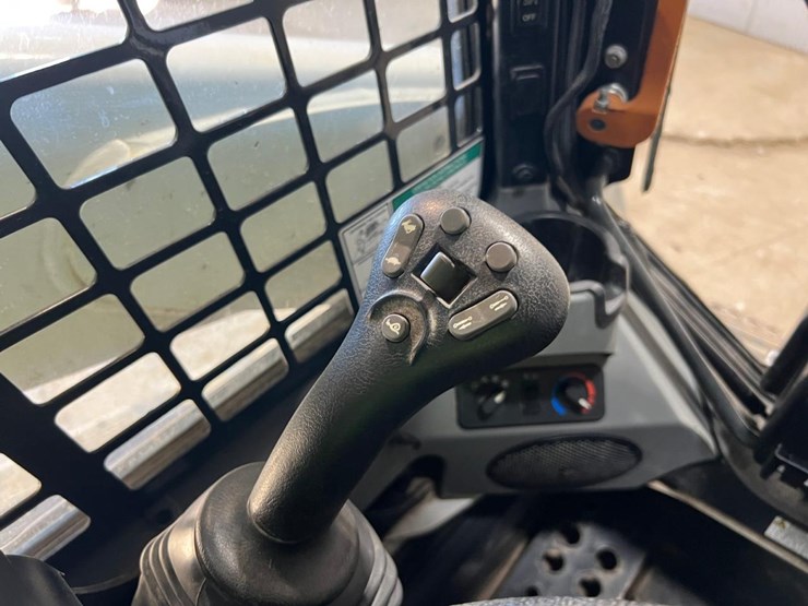 2023-bobcat-t770-image-27