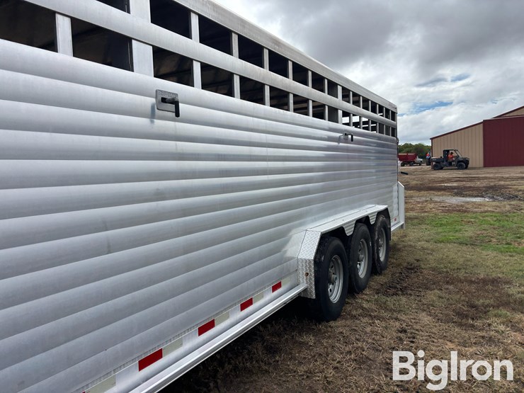 2019-travalum-tri/a-aluminum-gooseneck-livestock-trailer-image-13