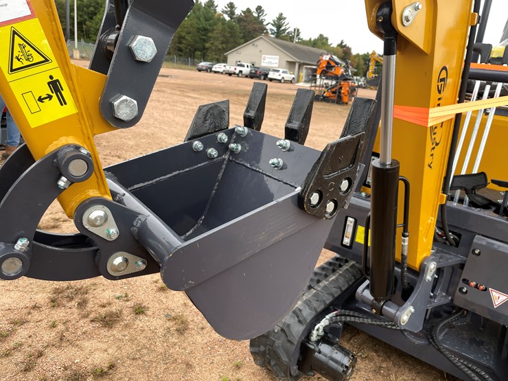 #1796-•-agt-mx20r-mini-excavator-image-16