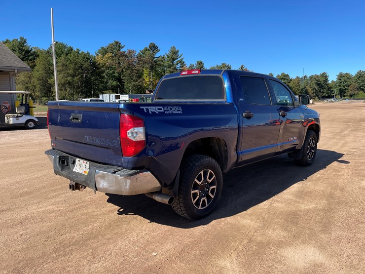 2015-toyota-tundra-sr5-image-5