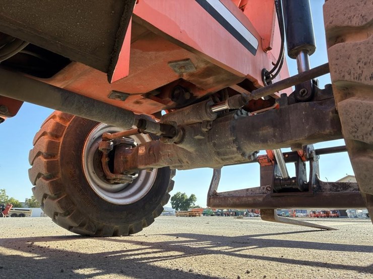 2013-jlg-8042-image-9