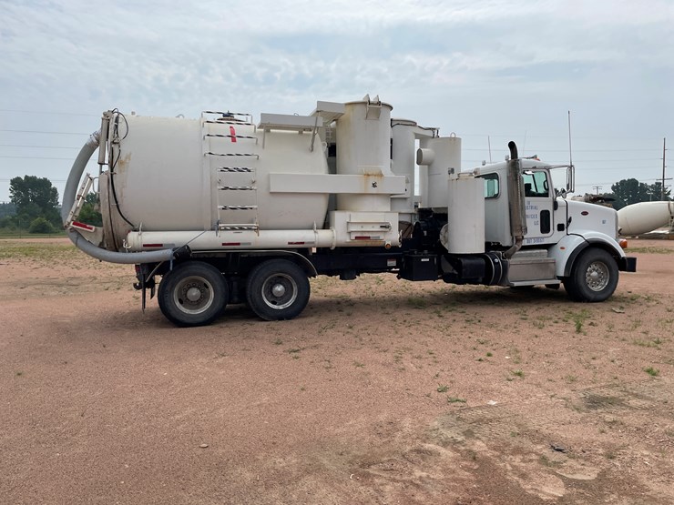 2011-peterbilt-365-image-8