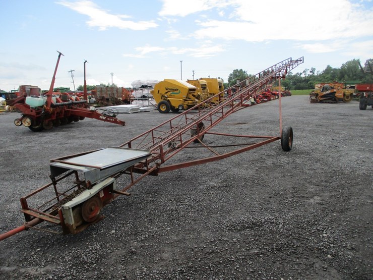 #38-•-45'-transport-hay-elevator-image-1