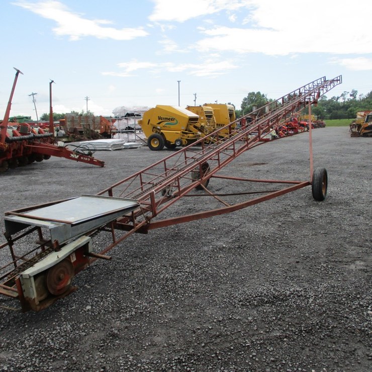 #38 • 45' TRANSPORT HAY ELEVATOR