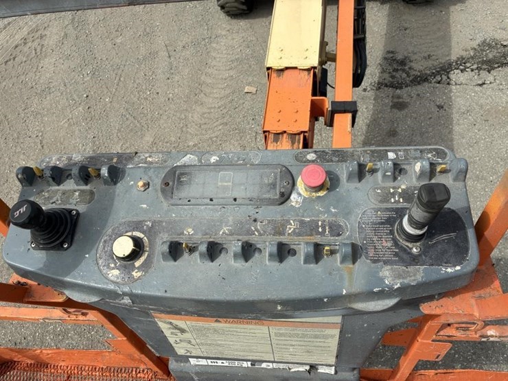 2015-jlg-600s-image-11