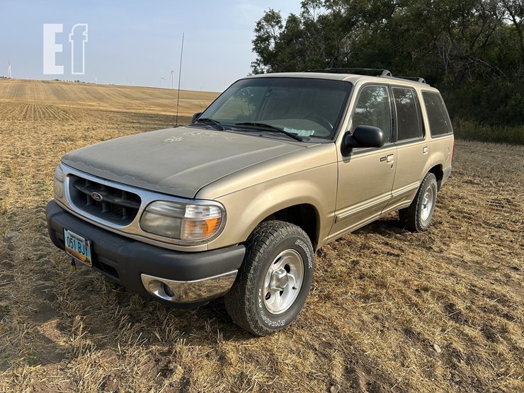 2001-ford-explorer-xlt-image-1