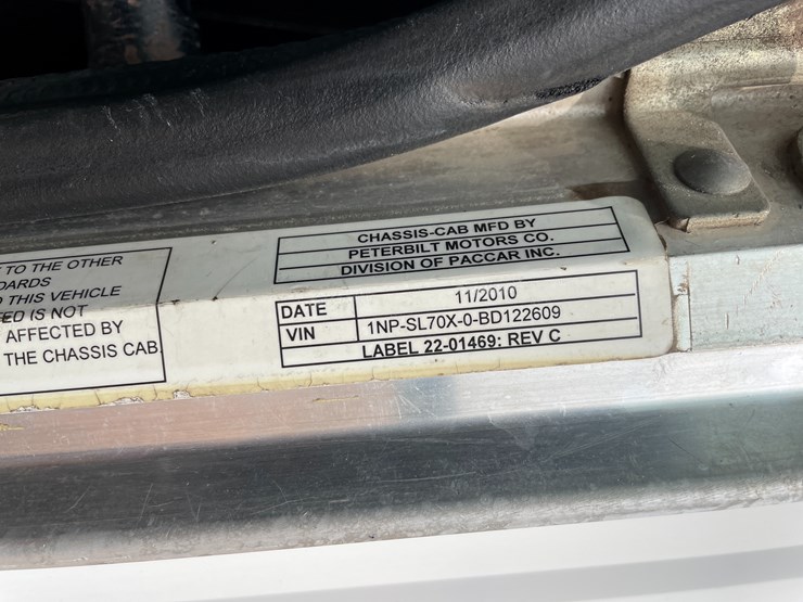2011-peterbilt-365-image-85