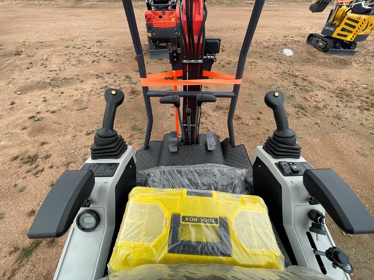 #1692-•-agt-mx15rx-mini-excavator-image-18