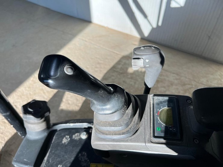 2019-caterpillar-301.7-image-24