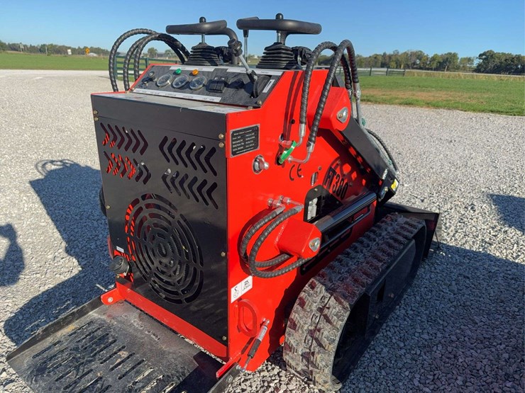 future-ft380r-skid-steer-loader---23hp,-660lbs-operating-load,-0.15m³-bucket-image-4