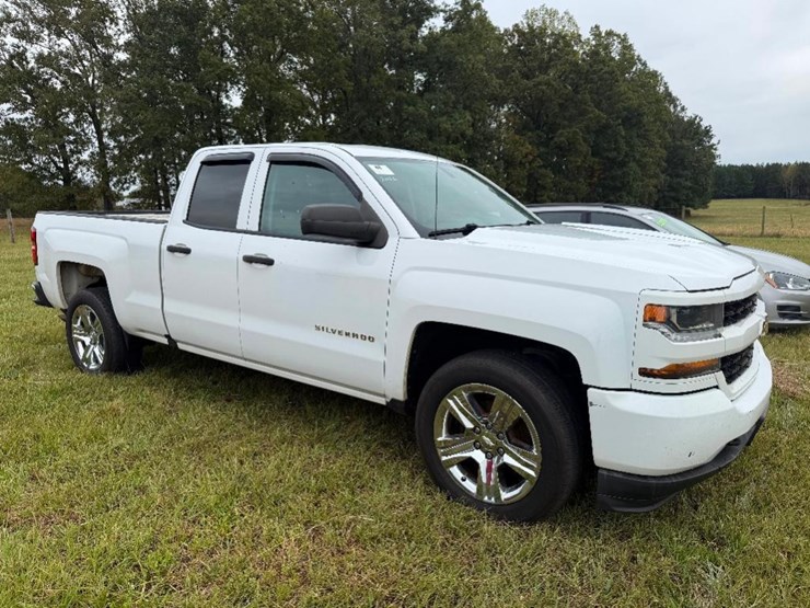2016-chevrolet-silverado-1500-image-1