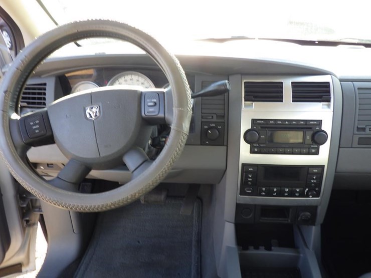 2004-dodge-durango-image-9
