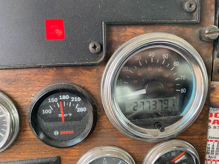 peterbilt-357-image-33