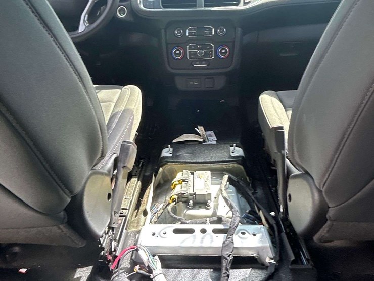 2022-chevrolet-tahoe-image-23