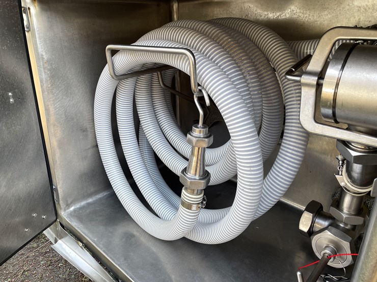 #3371-•-1982-walker-bulk-milk-truck-tank-image-14