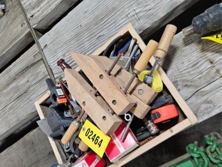 #2464-•-box-of-assorted-hand-tools-&-clamps-image-2