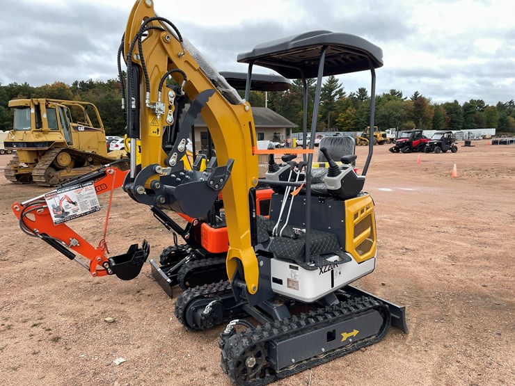 #1788-•-agt-xz20r-mini-excavator-image-1