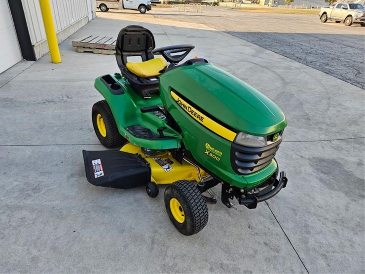 john-deere-x300-image-7