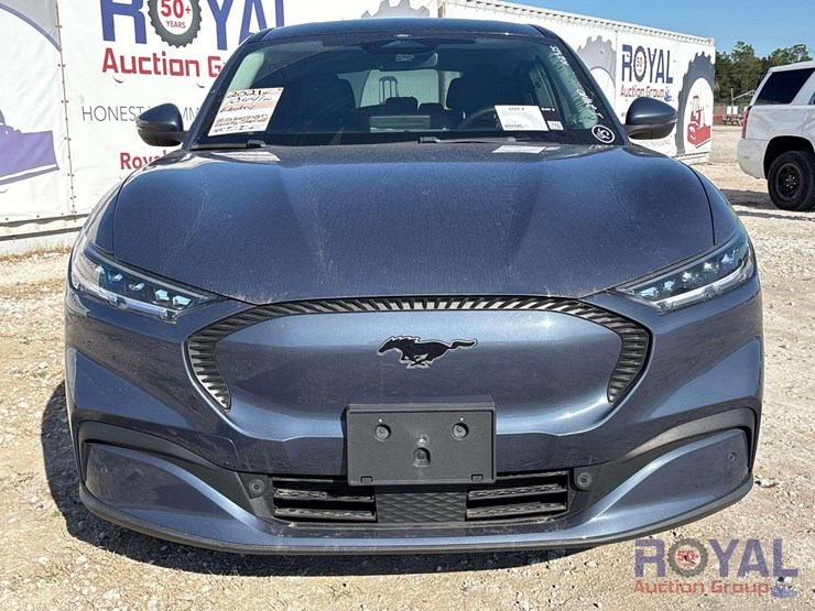 2021-ford-mustang-mach-e-image-31