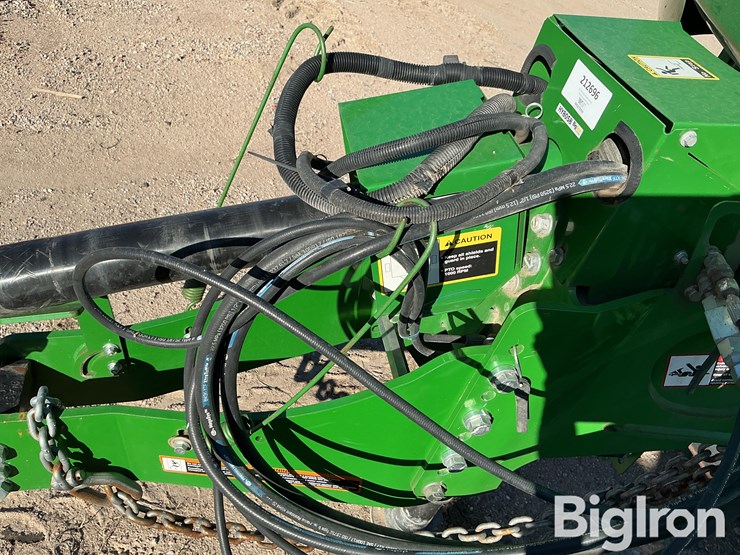 2021-john-deere-l341-image-10