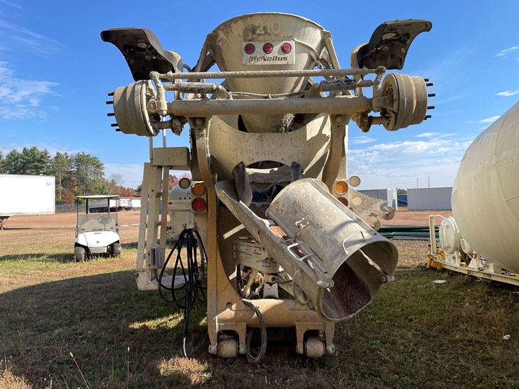 #3372-•-mcneilus-cement-mixer-drum-with-chutes-and-controls-image-5