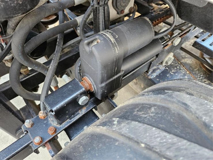 #2482-•-2012-dixie-chopper-xcaliber-3366-zero-turn-mower-image-31