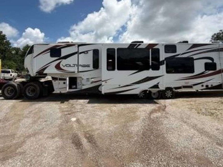 2013-dutchman-voltage-toy-hauler-40-foot.-image-1