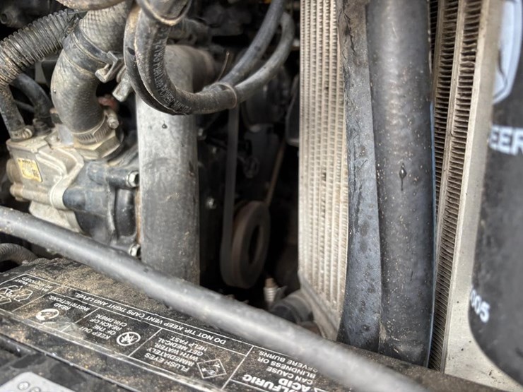 2019-deere-325g-image-44