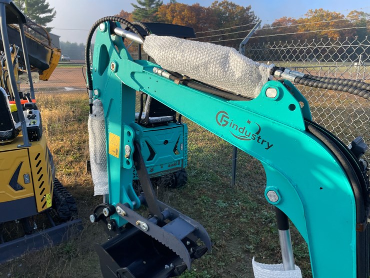 #1694-•-agt-qh12r-mini-excavator-image-11