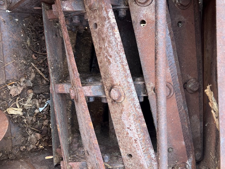 new-holland-770-image-9