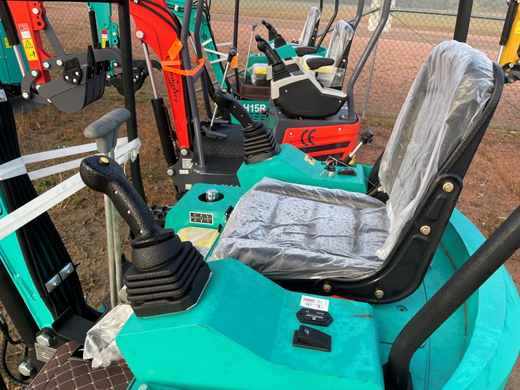 #1690-•-agt-h15r-mini-excavator-image-14