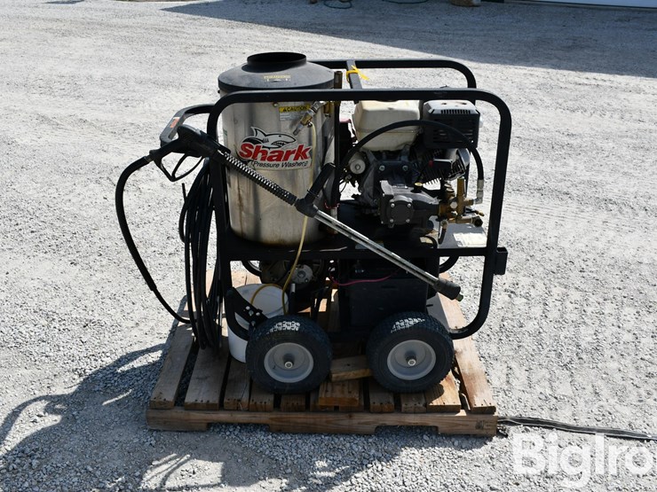 shark-1.110-056.0-portable-power-washer-image-4