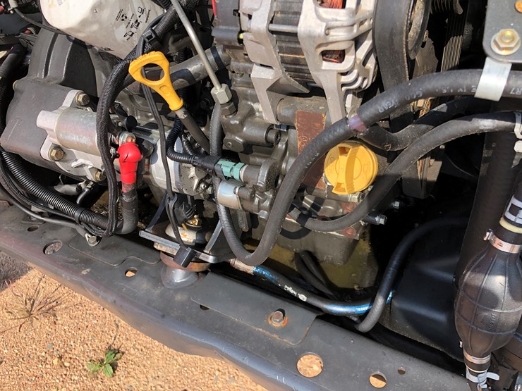 2014-bobcat-s650-image-47