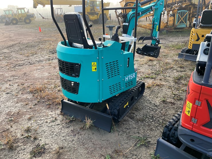 #1690-•-agt-h15r-mini-excavator-image-8