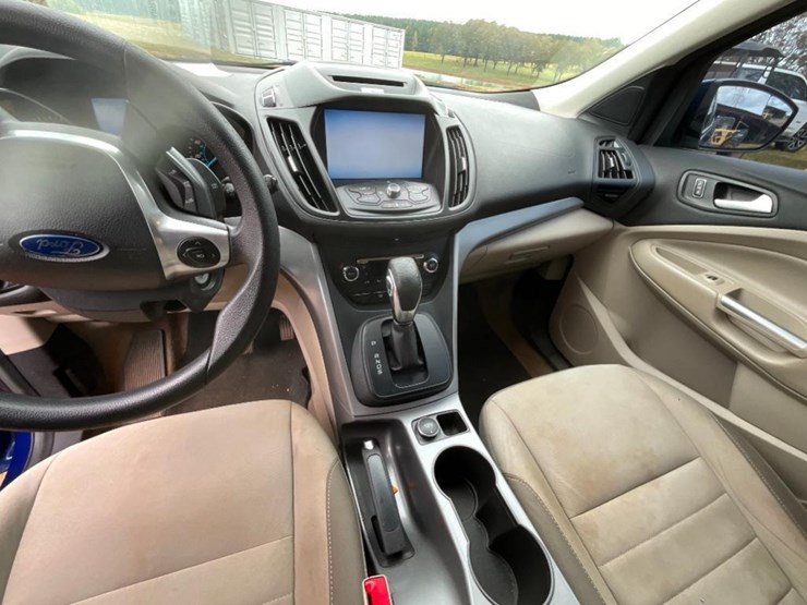 2015-ford-escape-se-image-14