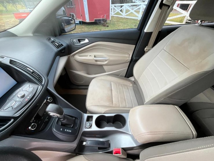 2015-ford-escape-se-image-13