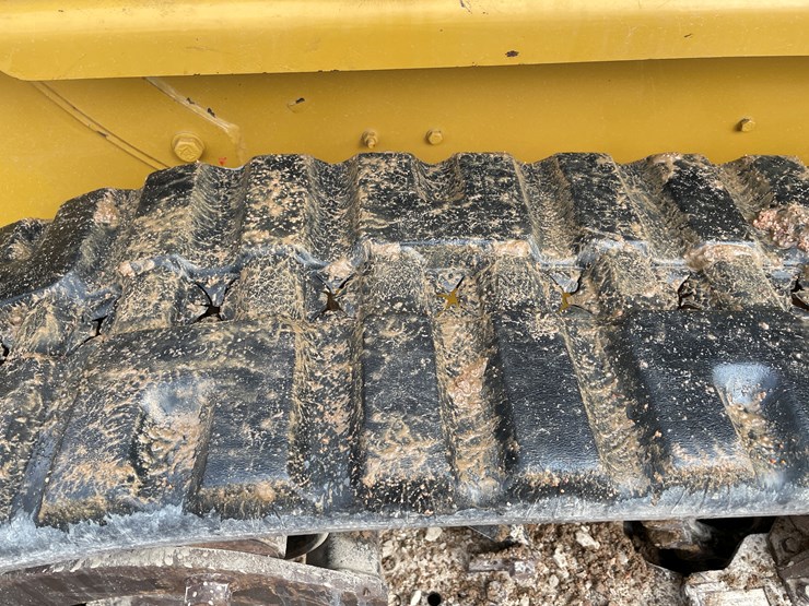 2012-caterpillar-226b3-image-11