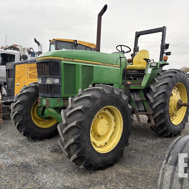 JOHN DEERE 7700