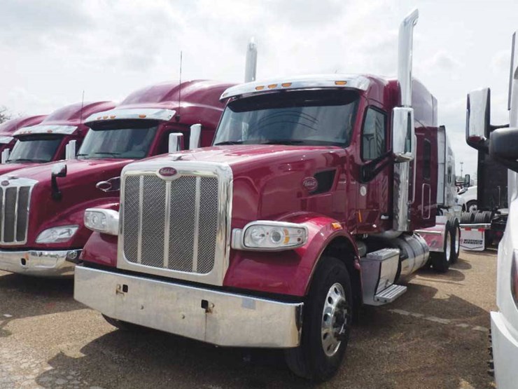 2022-peterbilt-567-image-1