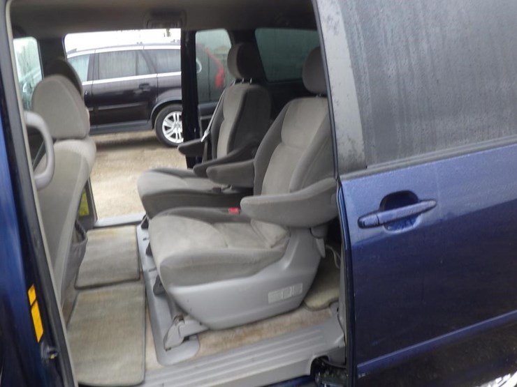 2007-toyota-sienna-image-7